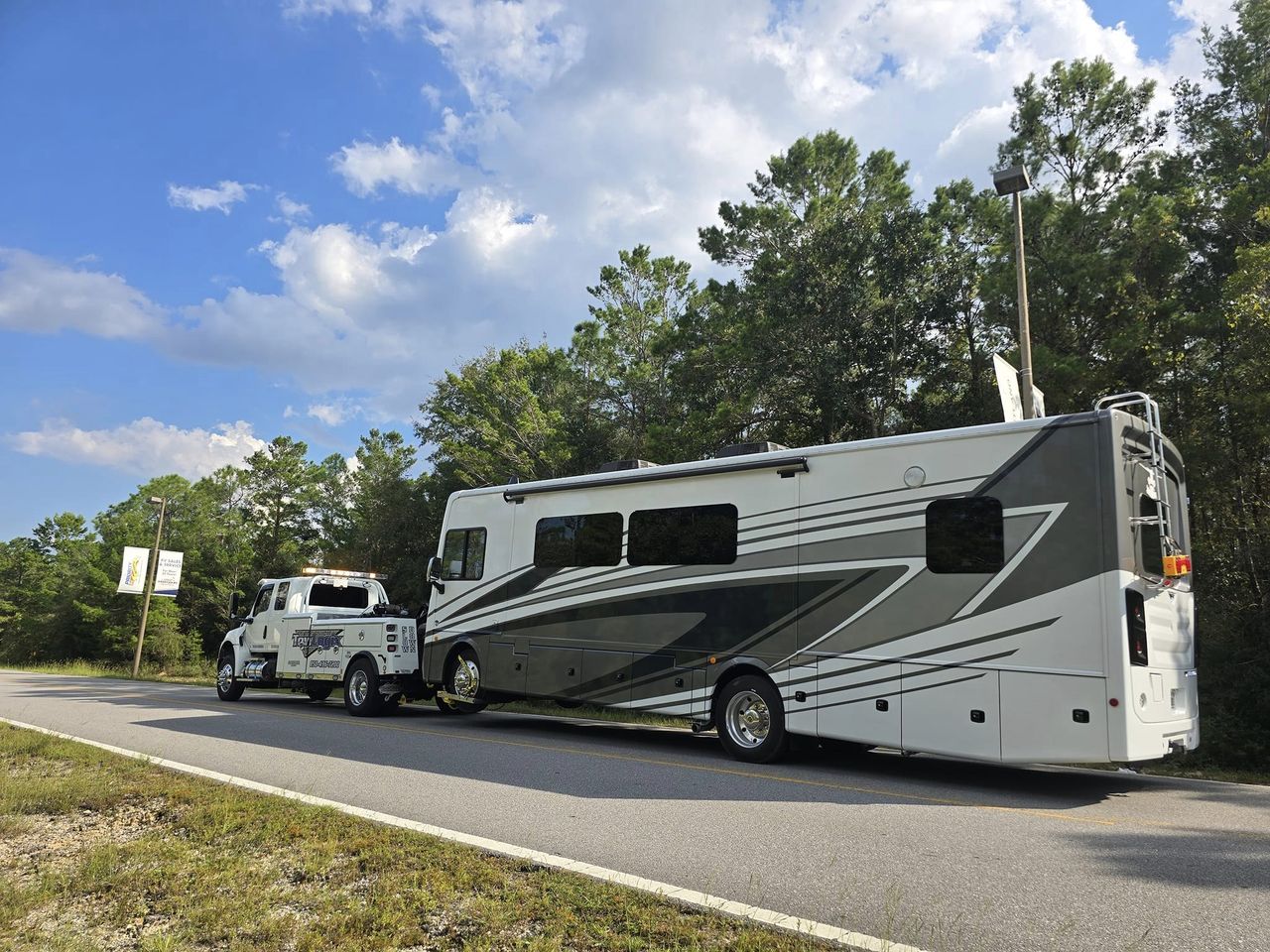 Emergency tow truck night service in Panama City Beach Florida